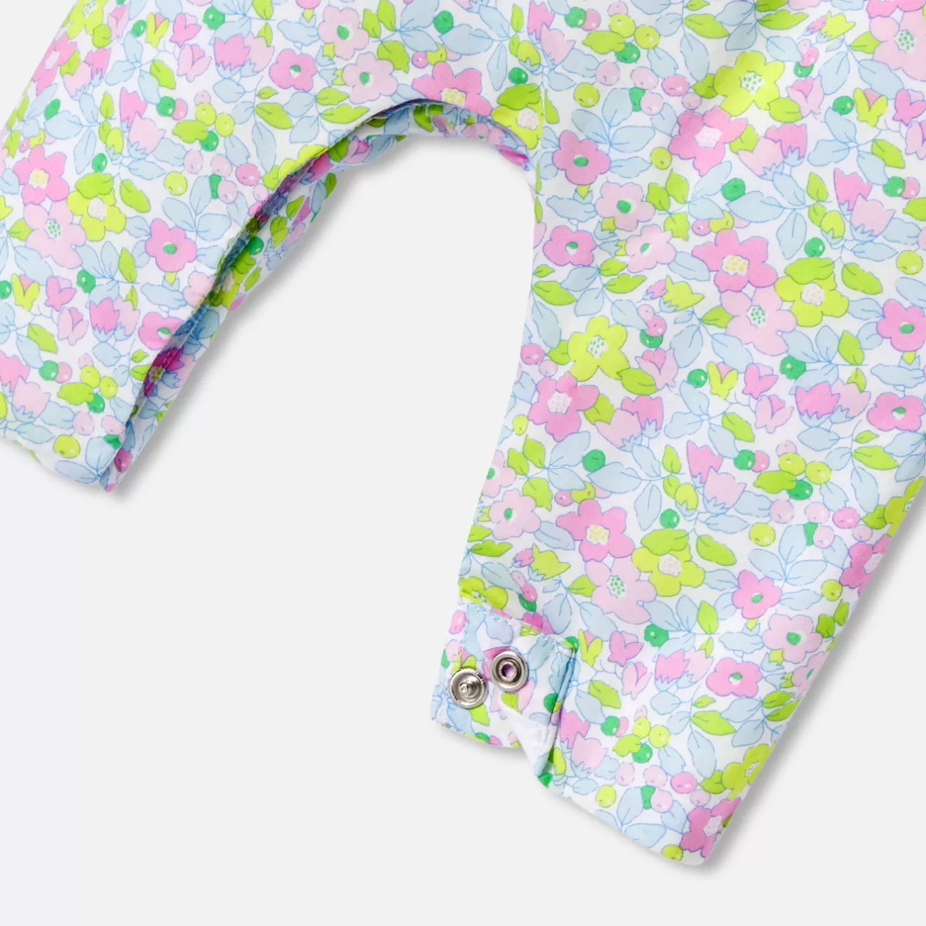 baby_girl_overalls_in_liberty_fabric_4-1.webp Jacadi Bloomers, Overalls And Sets | Baby girl overalls in Liberty fabric